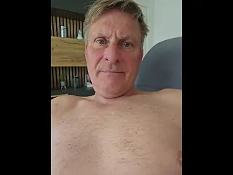 johnnym1 online show from 04/22/26, 01:40