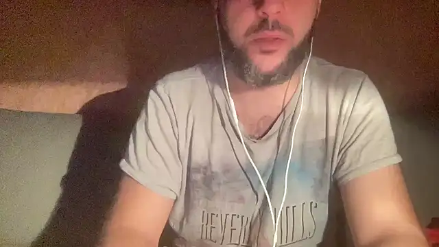 Snapshot of RedDante89 chatting on 12/04/24, 06:44 RedDante89 online show from 12/04/24, 06:44