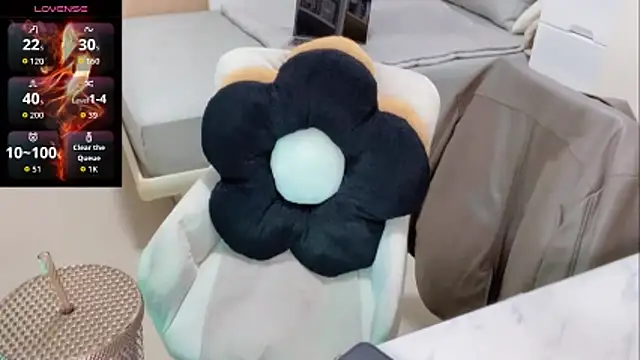 yu5888 online show from 12/22/25, 10:04