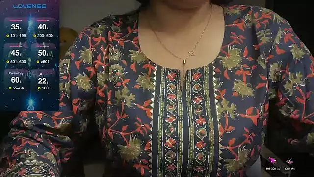 Snapshot of Spice-Summi chatting on 12/27/24, 02:43 Spice-Summi online show from 12/27/24, 02:43