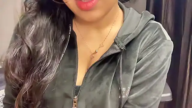 Snapshot of Spice-Summi chatting on 01/09/25, 12:41 Spice-Summi online show from 01/09/25, 12:41