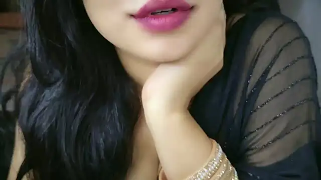 Snapshot of Spice-Summi chatting on 10/11/25, 01:23 Spice-Summi online show from 10/11/25, 01:23