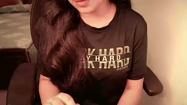 Snapshot of Spice-Summi chatting on 10/04/25, 10:28 Spice-Summi online show from 10/04/25, 10:28