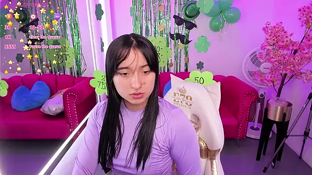 Snapshot of Miss_dolly_ chatting on 03/18/25, 12:28 Miss dolly online show from 03/18/25, 12:28