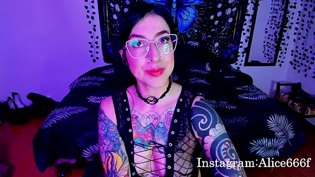Snapshot of alice_666f chatting on 09/21/25, 11:10 alice 666f online show from 09/21/25, 11:10