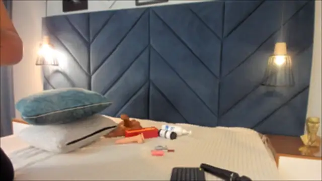 Snapshot of sarita_hills chatting on 11/05/25, 04:15 sarita hills online show from 11/05/25, 04:15