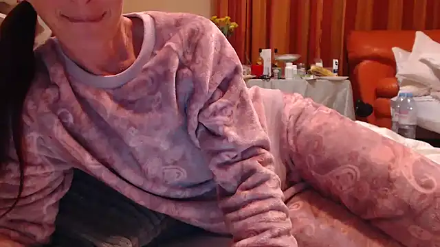 Snapshot of LovelyAndraGirl chatting on 09/27/25, 12:28 LovelyAndraGirl online show from 09/27/25, 12:28
