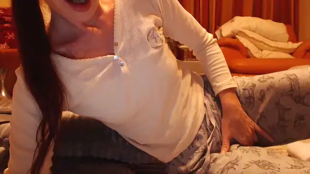 LovelyAndraGirl online show from 11/18/25, 10:02