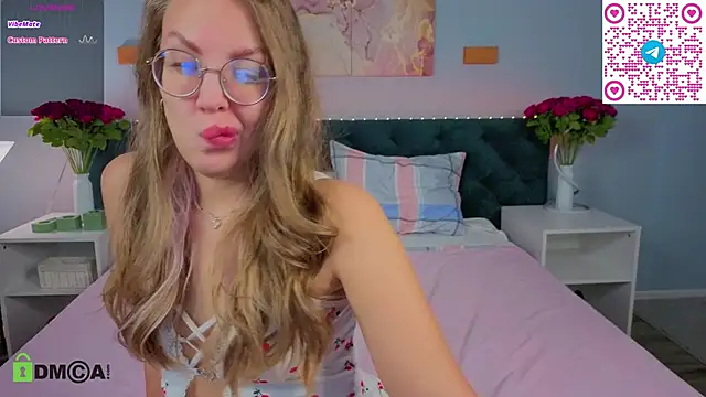 Kelly Hardy online show from 10/22/25, 01:16