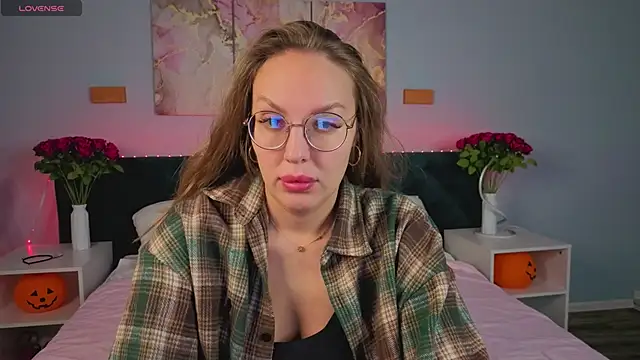 Kelly Hardy online show from 11/10/25, 01:10