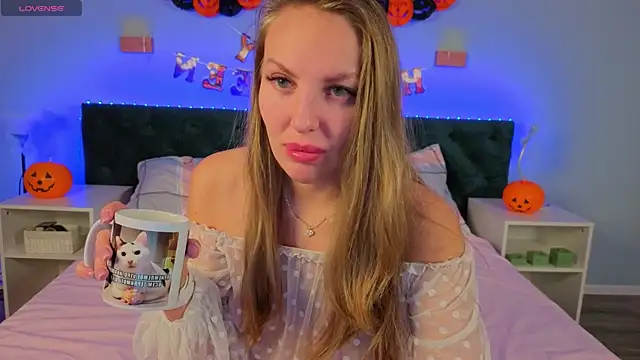 Kelly Hardy online show from 10/29/25, 01:15