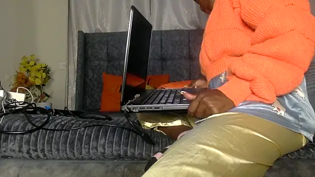 t-NaughtyLicia online show from 04/14/26, 03:00