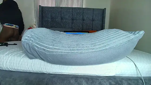 t-NaughtyLicia online show from 12/15/25, 09:15