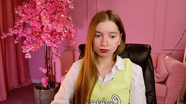 Snapshot of MayaSinabon chatting on 03/08/25, 12:20 MayaSinabon online show from 03/08/25, 12:20