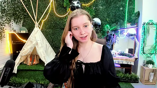 Snapshot of MayaSinabon chatting on 10/05/25, 12:18 MayaSinabon online show from 10/05/25, 12:18