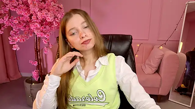 Snapshot of MayaSinabon chatting on 03/08/25, 03:24 MayaSinabon online show from 03/08/25, 03:24