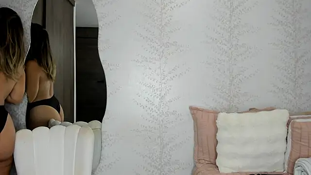 layla vanegas online show from 11/23/25, 03:38