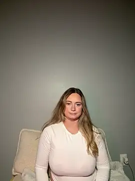 Sophie Raegan online show from 10/13/25, 03:52