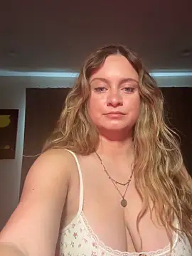 Snapshot of Sophie_Raegan chatting on 02/11/26, 04:40 Sophie Raegan online show from 02/11/26, 04:40