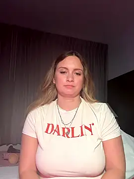 Snapshot of Sophie_Raegan chatting on 01/18/26, 10:51 Sophie Raegan online show from 01/18/26, 10:51