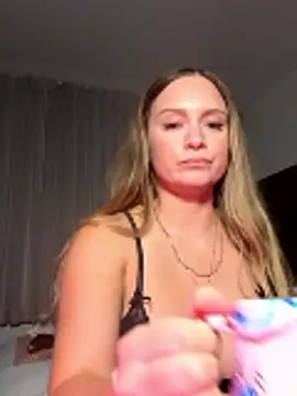 Snapshot of Sophie_Raegan chatting on 01/11/26, 02:02 Sophie Raegan online show from 01/11/26, 02:02