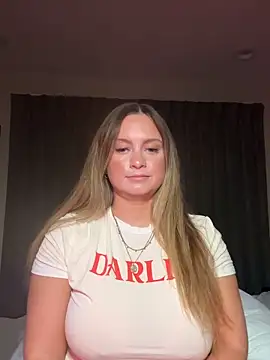 Snapshot of Sophie_Raegan chatting on 02/02/26, 08:57 Sophie Raegan online show from 02/02/26, 08:57