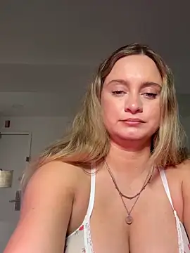 Snapshot of Sophie_Raegan chatting on 03/09/26, 06:33 Sophie Raegan online show from 03/09/26, 06:33