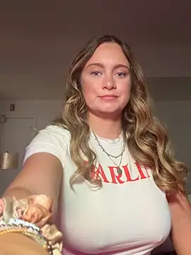 Snapshot of Sophie_Raegan chatting on 02/27/26, 03:45 Sophie Raegan online show from 02/27/26, 03:45