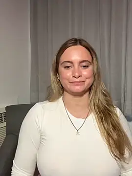 Snapshot of Sophie_Raegan chatting on 04/07/26, 02:08 Sophie Raegan online show from 04/07/26, 02:08