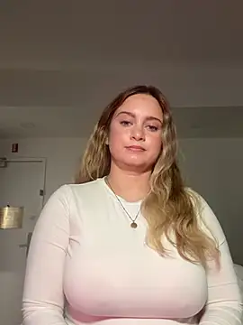 Snapshot of Sophie_Raegan chatting on 03/12/26, 07:51 Sophie Raegan online show from 03/12/26, 07:51