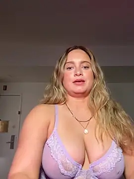 Snapshot of Sophie_Raegan chatting on 03/07/26, 07:52 Sophie Raegan online show from 03/07/26, 07:52