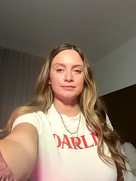 Snapshot of Sophie_Raegan chatting on 01/07/26, 04:34 Sophie Raegan online show from 01/07/26, 04:34