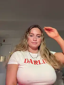 Snapshot of Sophie_Raegan chatting on 03/17/26, 03:37 Sophie Raegan online show from 03/17/26, 03:37