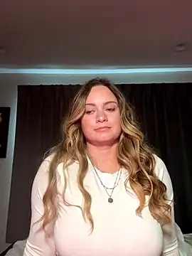 Snapshot of Sophie_Raegan chatting on 12/22/25, 03:56 Sophie Raegan online show from 12/22/25, 03:56