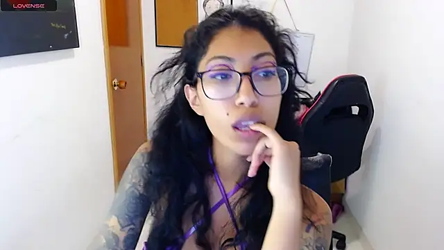 Snapshot of sofia_rosse4 chatting on 06/12/26, 01:03 sofia rosse4 online show from 06/12/26, 01:03