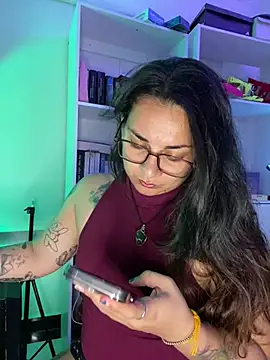 Snapshot of Amarantha_666 chatting on 04/28/26, 02:27 Amarantha 666 online show from 04/28/26, 02:27