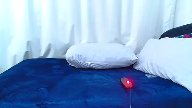 Snapshot of HotSmallTits chatting on 10/20/25, 09:37 HotSmallTits online show from 10/20/25, 09:37