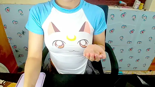 Snapshot of __Saphia__ chatting on 12/15/25, 01:00 Saphia online show from 12/15/25, 01:00