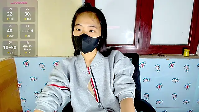 Snapshot of __Saphia__ chatting on 11/14/25, 04:49 Saphia online show from 11/14/25, 04:49