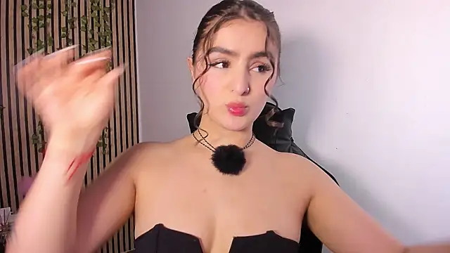 Snapshot of sofia_44 chatting on 07/17/26, 07:00 sofia 44 online show from 07/17/26, 07:00