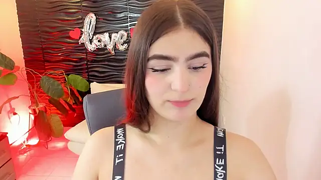 Snapshot of sofia_44 chatting on 10/06/25, 01:45 sofia 44 online show from 10/06/25, 01:45