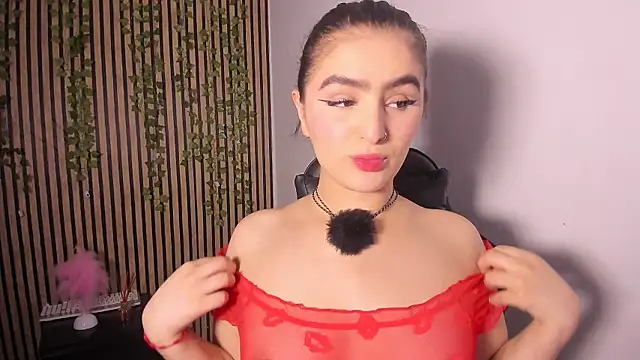 Snapshot of sofia_44 chatting on 06/25/26, 05:51 sofia 44 online show from 06/25/26, 05:51