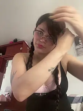 Snapshot of dayis_butera chatting on 11/16/25, 04:01 dayis butera online show from 11/16/25, 04:01