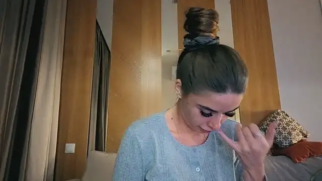 your bunnygirl online show from 10/04/25, 05:25