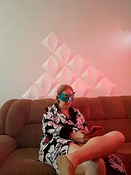 Snapshot of MILEIDE980 chatting on 09/28/25, 01:07 MILEIDE980 online show from 09/28/25, 01:07