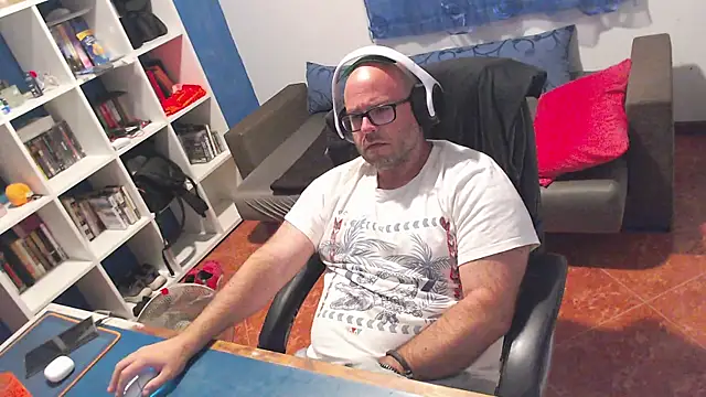 Snapshot of ravingr4d4 chatting on 06/18/26, 10:59 ravingr4d4 online show from 06/18/26, 10:59