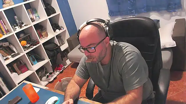 ravingr4d4 online show from 10/12/25, 07:59