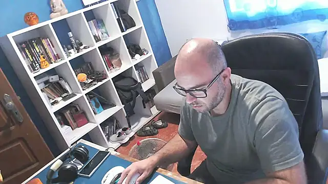 ravingr4d4 online show from 10/13/25, 08:05