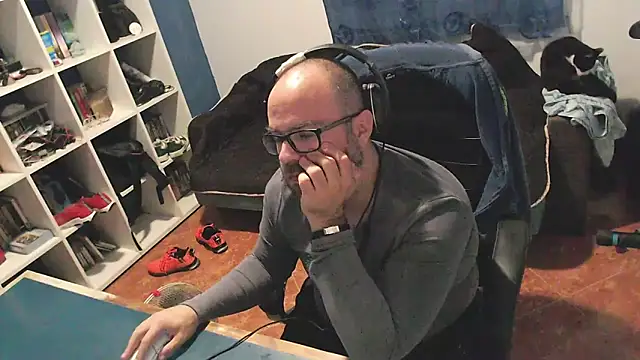 ravingr4d4 online show from 10/29/25, 11:36