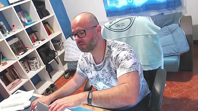 ravingr4d4 online show from 04/15/26, 08:09